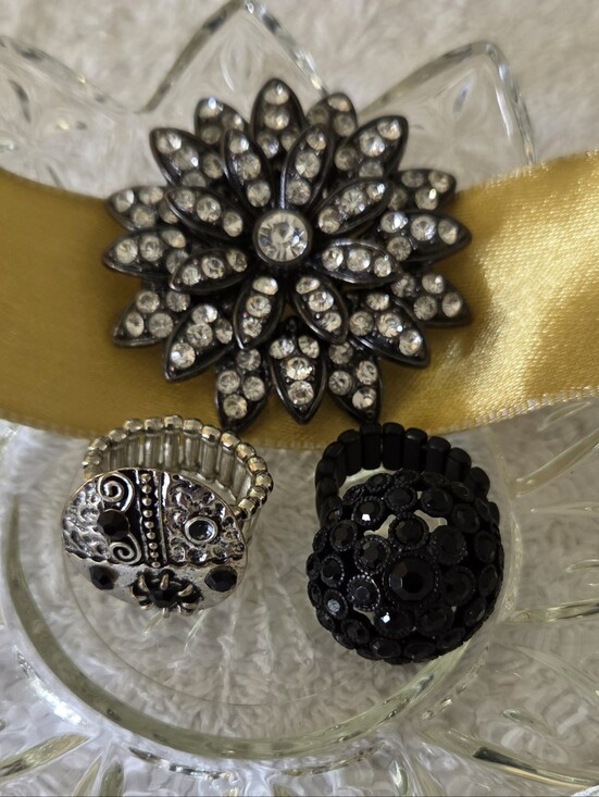 Jewelry - 3pc Black Pavé Dome & Filigree Floral Cocktail Stretch Ring Bundle